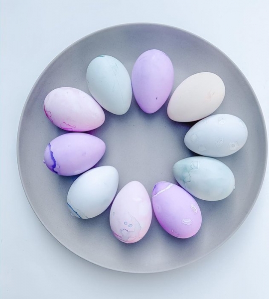 Краски не нужны: 8 натуральных способов окрашивания пасхальных яиц