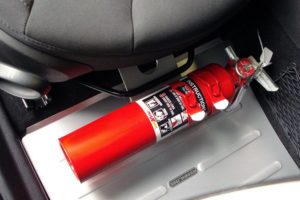 Почему стоит держать огнетушитель в авто