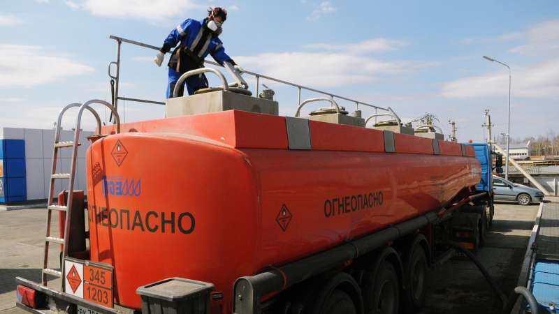 Россия ввела новый временный запрет на вывоз бензина