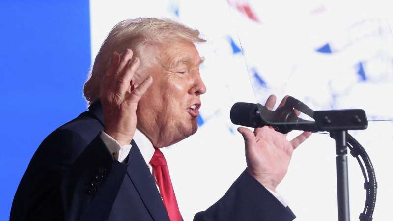 Трамп: Украине нужно скорее сесть за стол переговоров