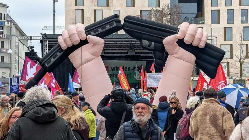 Жители Мюнхена вышли на протест против поставок оружия Украине