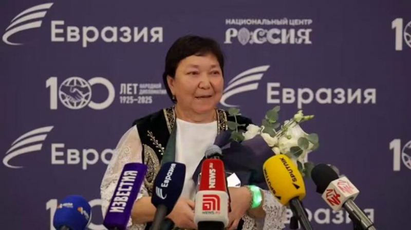 Учитель Ботагоз Омарова выиграла премию АНО "Евразия" в номинации "Язык мира"