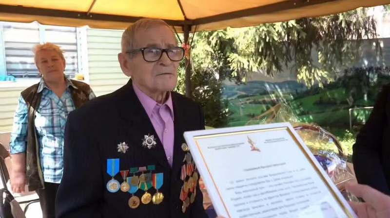 Ветерана войны Василия Долбню военнослужащие поздравили в Алматы с 99-летием